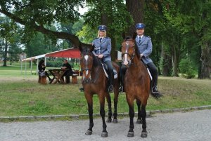 Policja konna z Częstochowy na lublinieckim święcie Policji.
